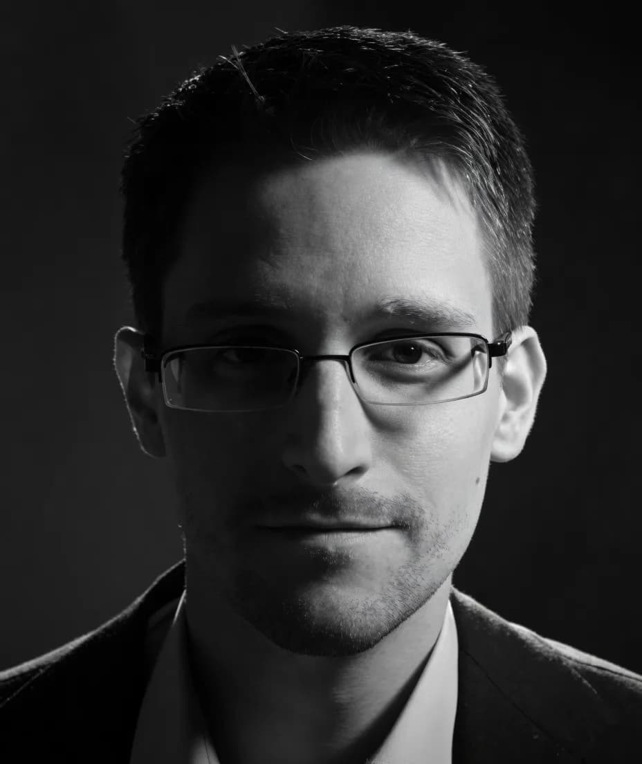Lo que no te cuentan: Edward Snowden: El Precio de Decir la Verdad