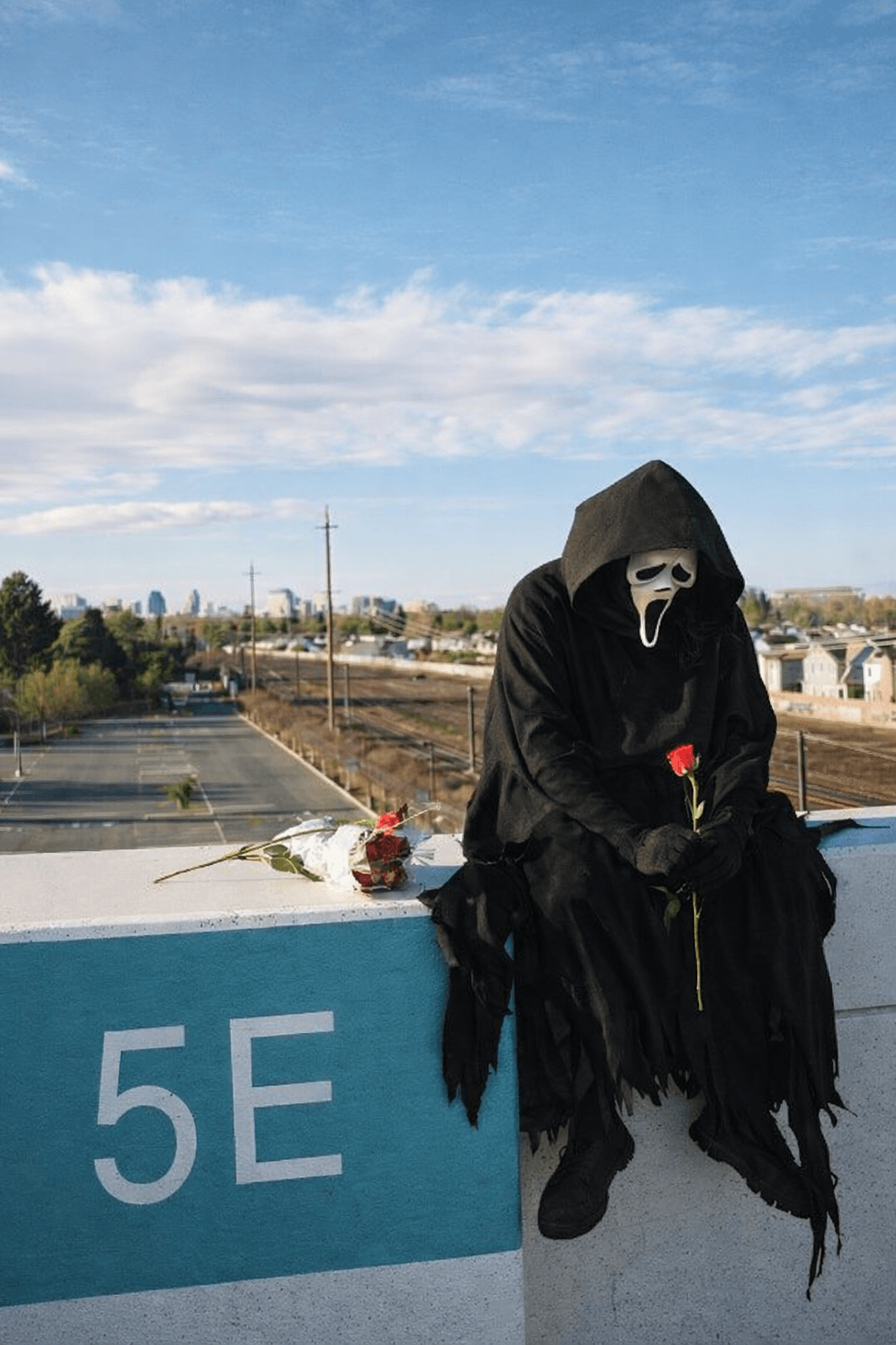 Lo que no te cuentan: El fan de Scream de la azotea 5E