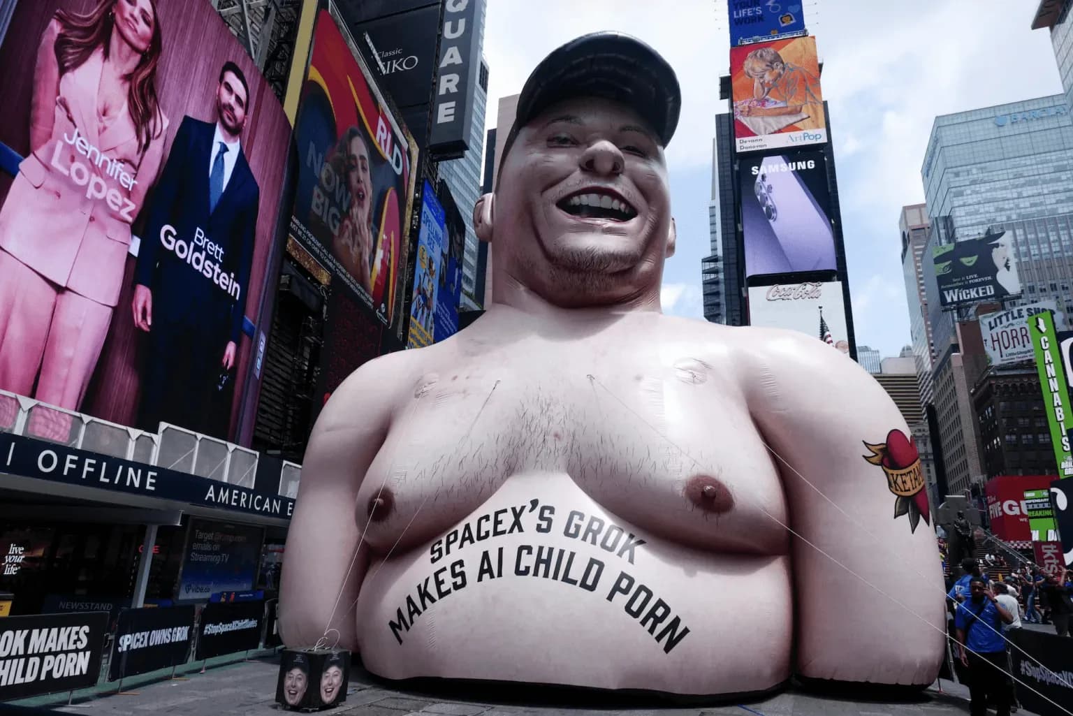 Elon Musk Hinchable de 12 Metros en Times Square