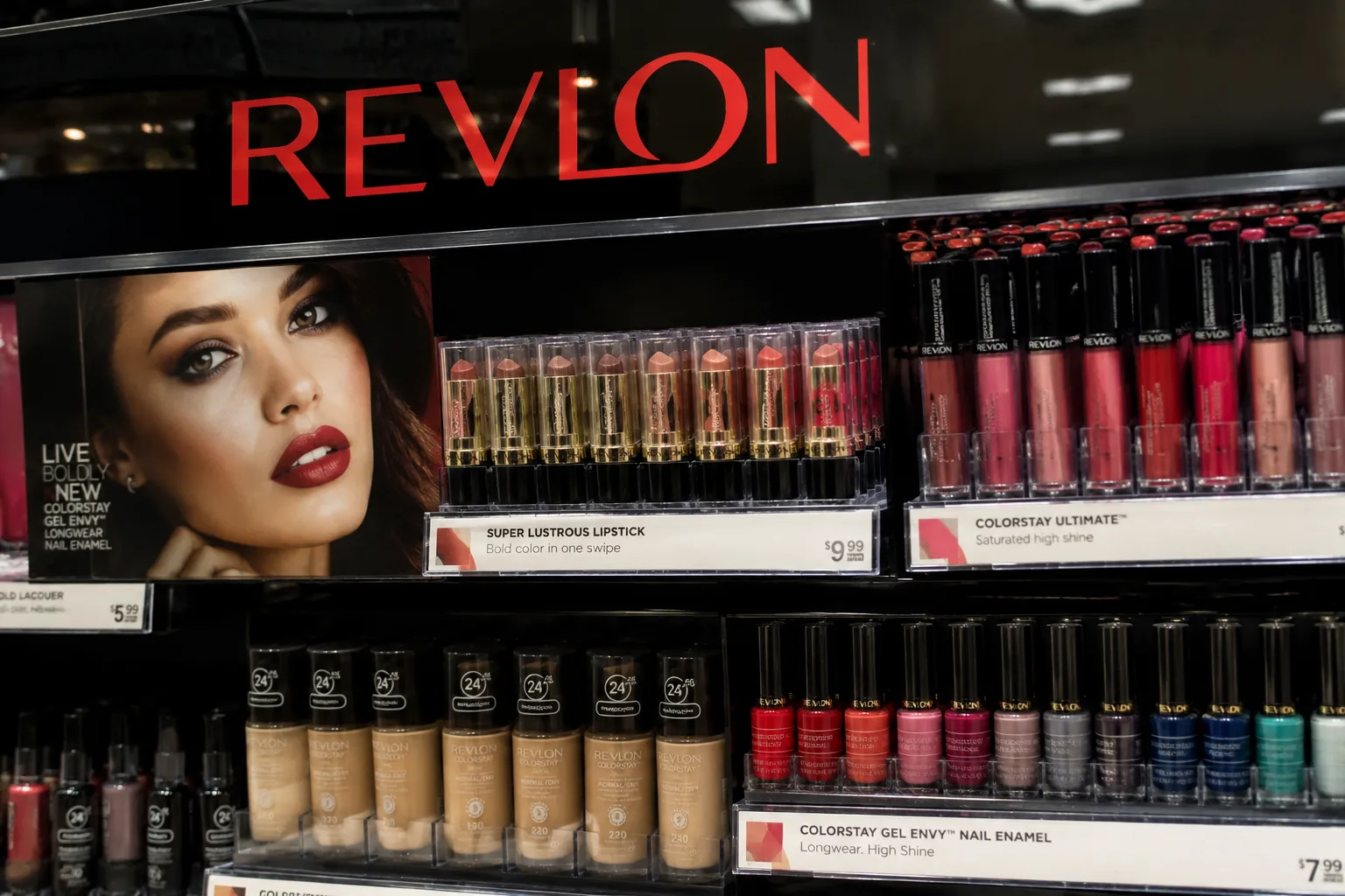 La Verdadera Historia Detrás De La Caída De Revlon