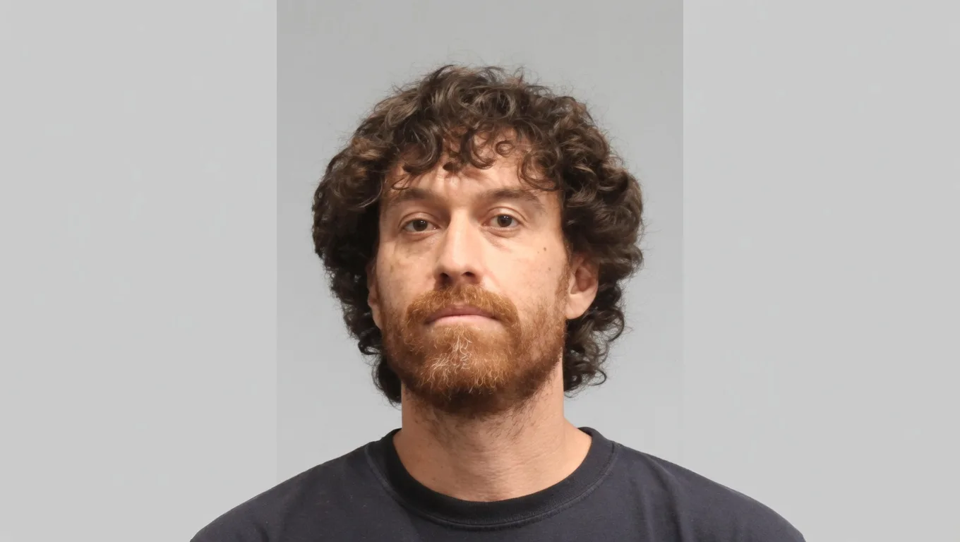 Lo Que No Te Cuentan: Hombre de 47 años usó Grok (IA de Elon Musk) para crear pornografía infantil con una sola foto