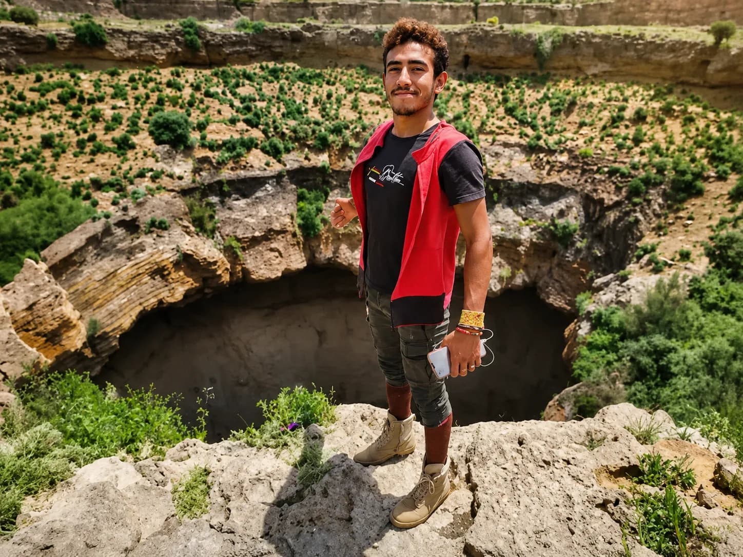 Murió por tu like: el “Spider-Man de Yemen” cayó 120 metros en cráter volcánico grabando un reto viral